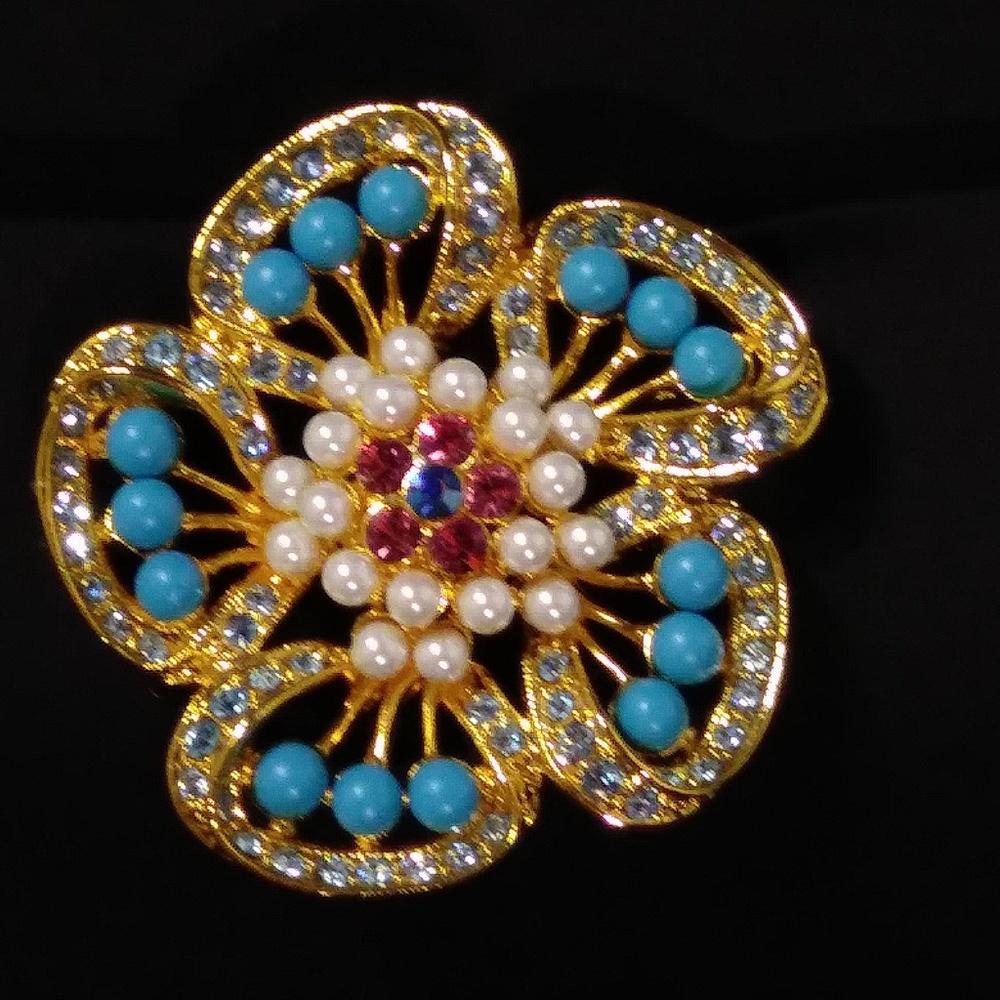 FLOWER BROOCH WITH LIGHT BLUE RHINESTONES & WHITE